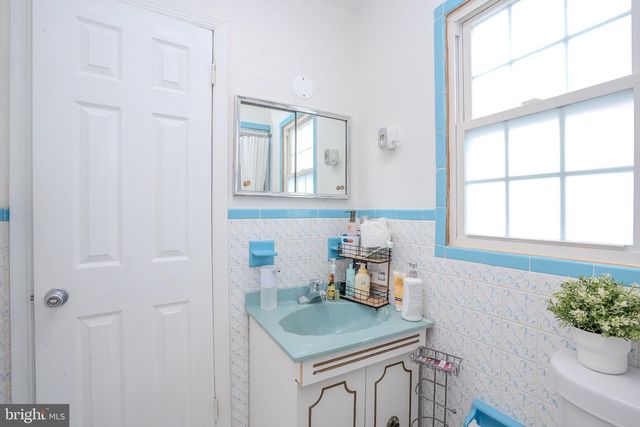 21 PENNINGTON, Colonia, NJ 07067