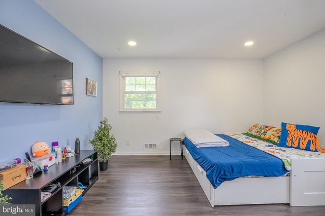 21 PENNINGTON, Colonia, NJ 07067