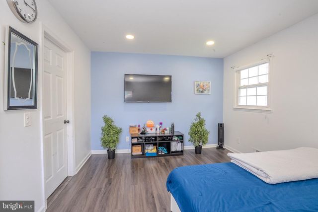 21 PENNINGTON, Colonia, NJ 07067