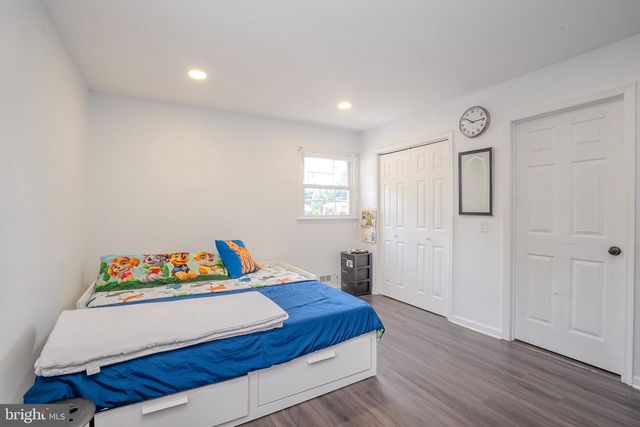 21 PENNINGTON, Colonia, NJ 07067