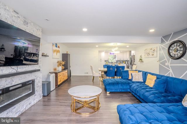 21 PENNINGTON, Colonia, NJ 07067