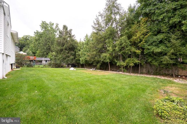 21 PENNINGTON, Colonia, NJ 07067