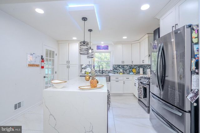 21 PENNINGTON, Colonia, NJ 07067