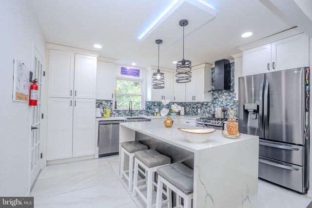 21 PENNINGTON, Colonia, NJ 07067