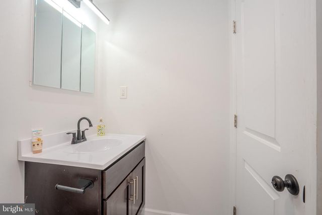 21 PENNINGTON, Colonia, NJ 07067