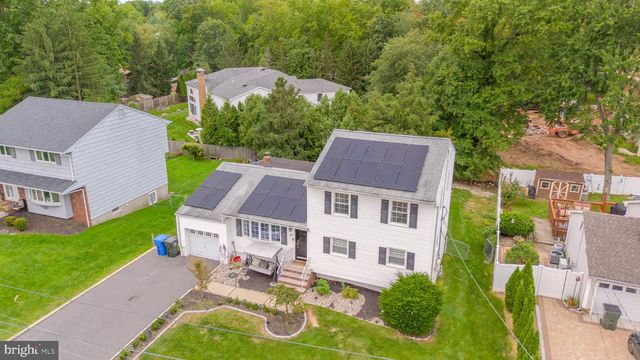 21 PENNINGTON, Colonia, NJ 07067