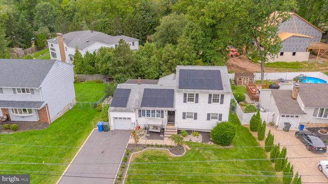 21 PENNINGTON, Colonia, NJ 07067