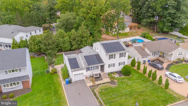 21 PENNINGTON, Colonia, NJ 07067