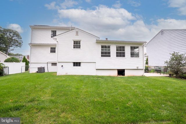 21 PENNINGTON, Colonia, NJ 07067