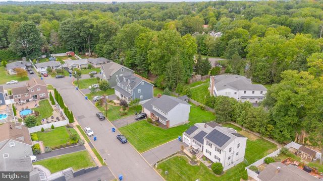 21 PENNINGTON, Colonia, NJ 07067