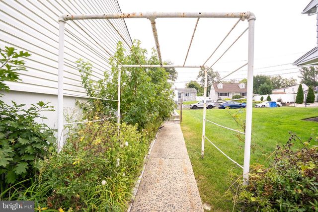 21 PENNINGTON, Colonia, NJ 07067
