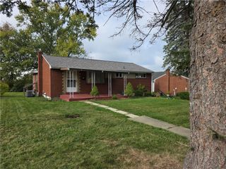 11 N Rolling Hills Ave, Hempfield Twp, PA 15068