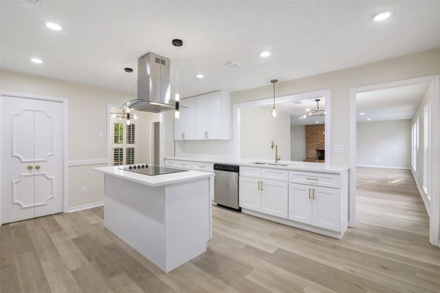 6903 Vinewood Circle, Houston, TX 77088