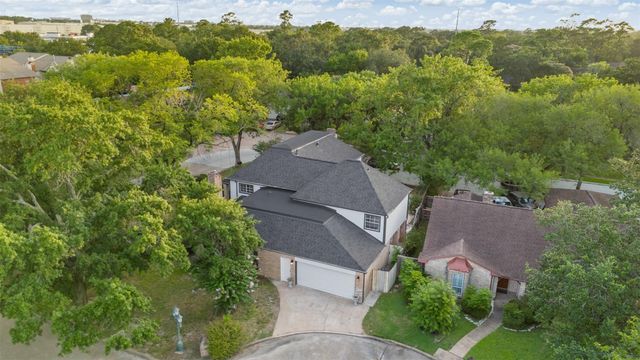 6903 Vinewood Circle, Houston, TX 77088
