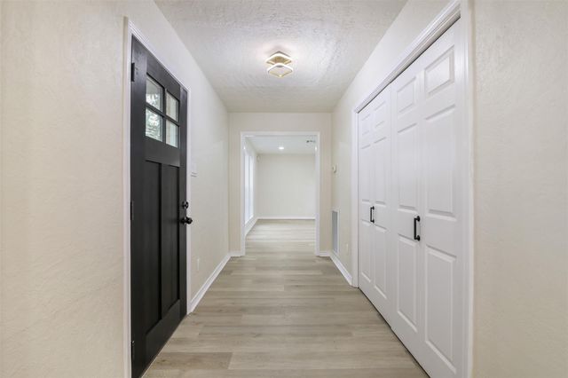 6903 Vinewood Circle, Houston, TX 77088