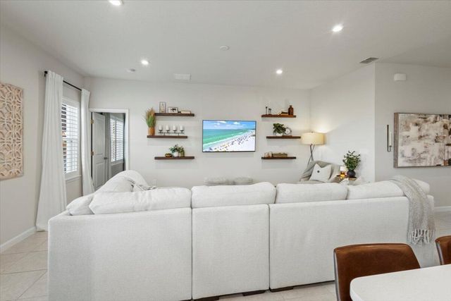 10645 SW Vasari Way, Port St Lucie, FL 34987