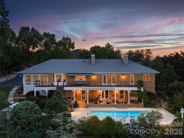18 Thornapple Drive, Hendersonville, NC 28739