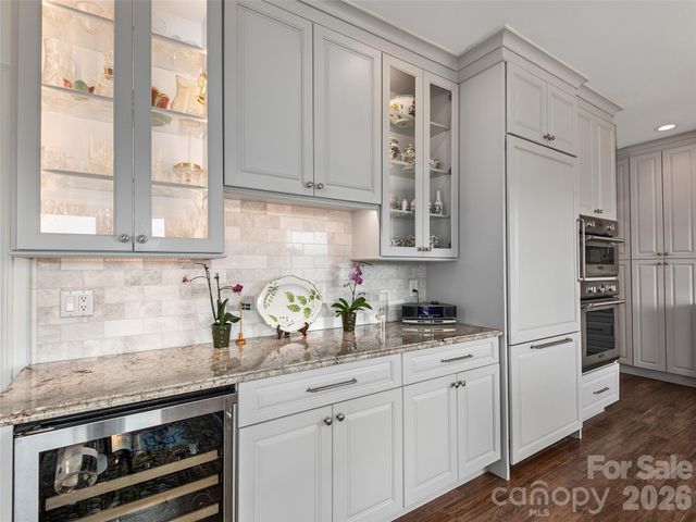 18 Thornapple Drive, Hendersonville, NC 28739