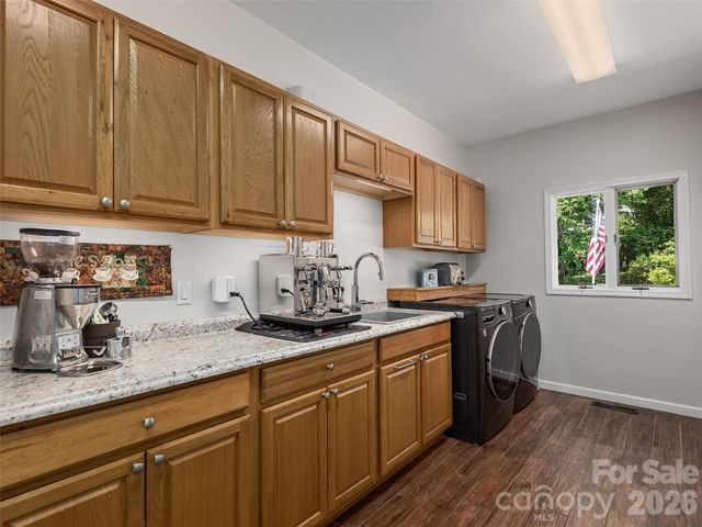 18 Thornapple Drive, Hendersonville, NC 28739