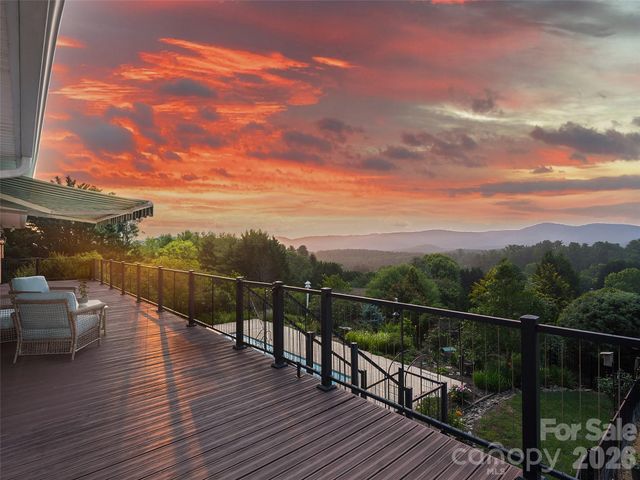18 Thornapple Drive, Hendersonville, NC 28739