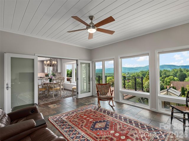 18 Thornapple Drive, Hendersonville, NC 28739