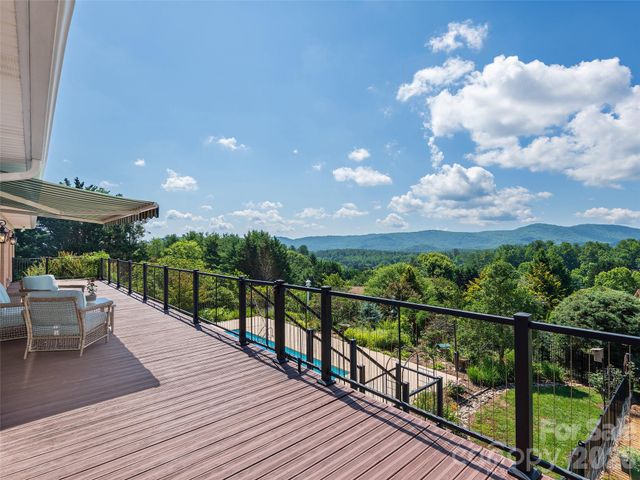 18 Thornapple Drive, Hendersonville, NC 28739