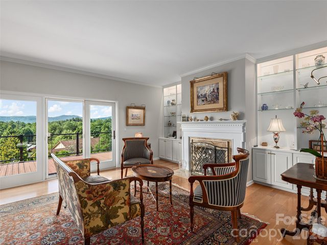 18 Thornapple Drive, Hendersonville, NC 28739