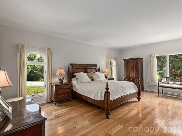 18 Thornapple Drive, Hendersonville, NC 28739