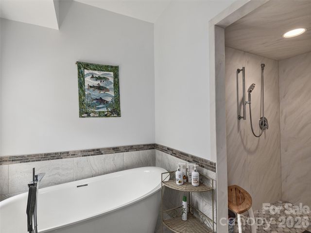 18 Thornapple Drive, Hendersonville, NC 28739