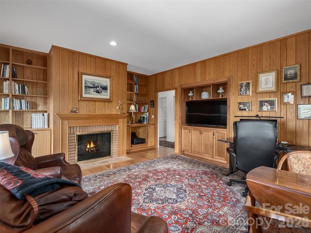 18 Thornapple Drive, Hendersonville, NC 28739