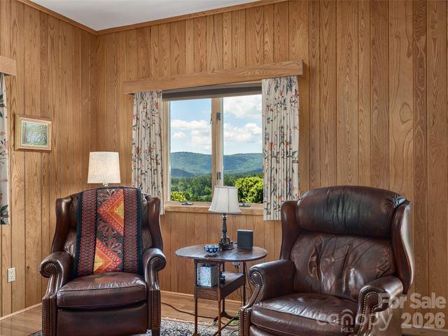 18 Thornapple Drive, Hendersonville, NC 28739