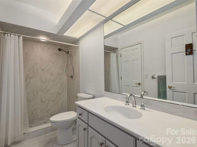 18 Thornapple Drive, Hendersonville, NC 28739
