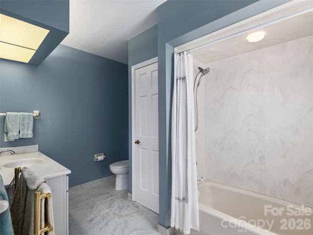 18 Thornapple Drive, Hendersonville, NC 28739