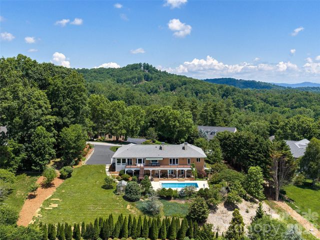 18 Thornapple Drive, Hendersonville, NC 28739