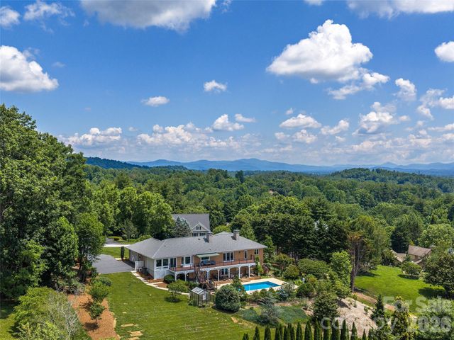 18 Thornapple Drive, Hendersonville, NC 28739