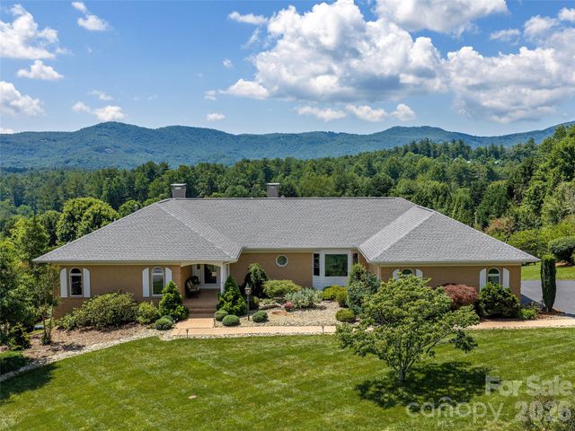 18 Thornapple Drive, Hendersonville, NC 28739
