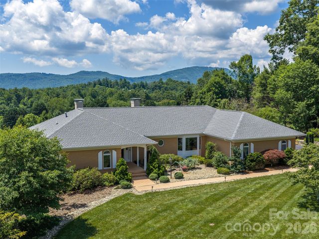 18 Thornapple Drive, Hendersonville, NC 28739