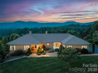 18 Thornapple Drive, Hendersonville, NC 28739