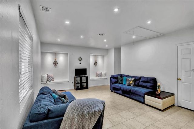 512 English Elm Lane, Norman, OK 73069