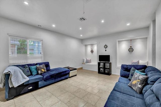 512 English Elm Lane, Norman, OK 73069