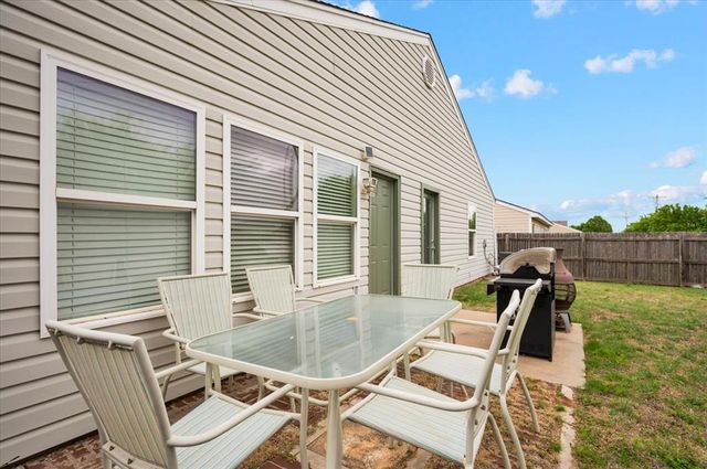 512 English Elm Lane, Norman, OK 73069