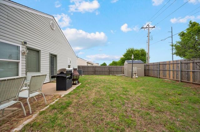 512 English Elm Lane, Norman, OK 73069