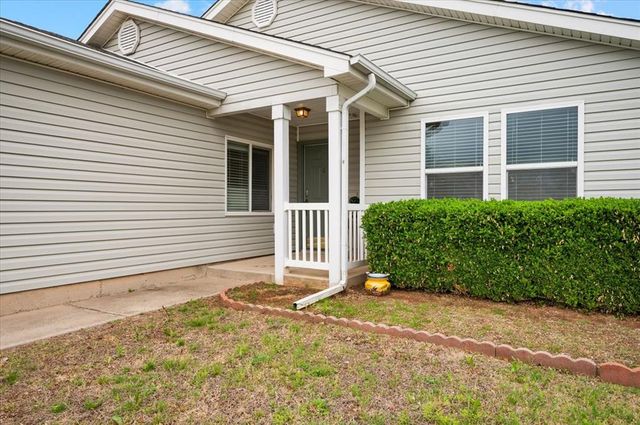 512 English Elm Lane, Norman, OK 73069