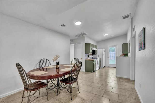 512 English Elm Lane, Norman, OK 73069