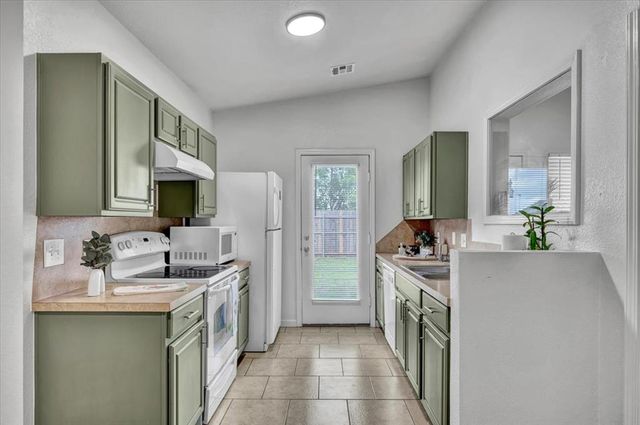 512 English Elm Lane, Norman, OK 73069