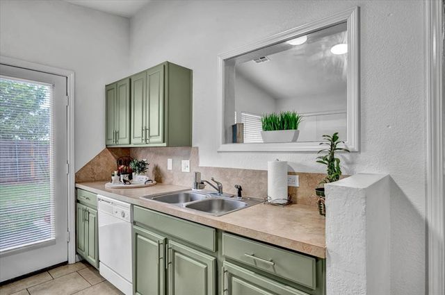 512 English Elm Lane, Norman, OK 73069