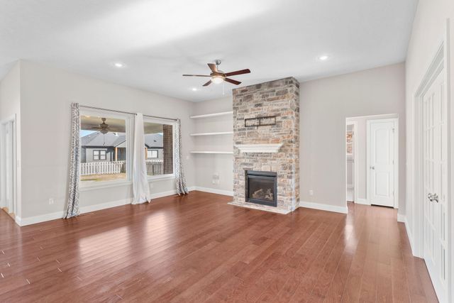 935 E Thorndale Drive, Nixa, MO 65714