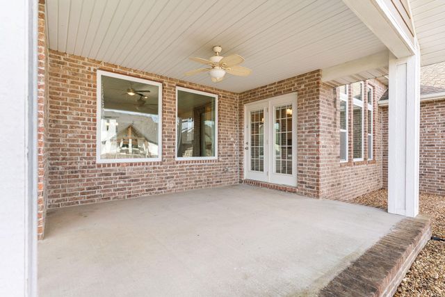 935 E Thorndale Drive, Nixa, MO 65714