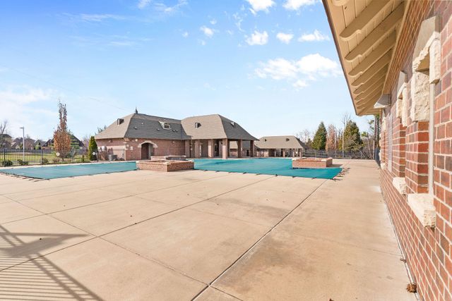 935 E Thorndale Drive, Nixa, MO 65714