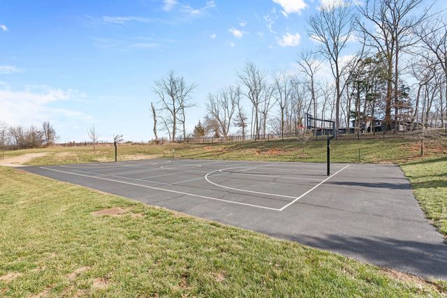 935 E Thorndale Drive, Nixa, MO 65714